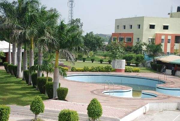 Sanghvi_Institute_of_Management_and_Science